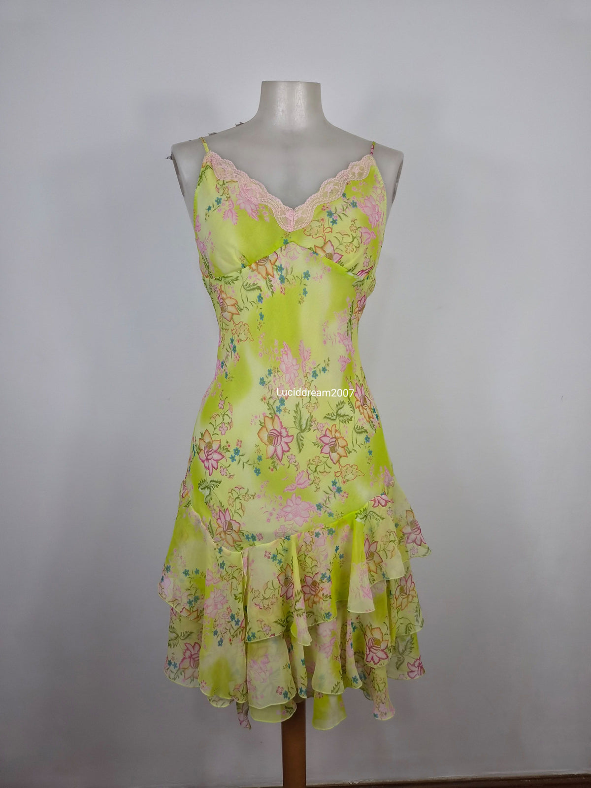 Robe verte en voile floral