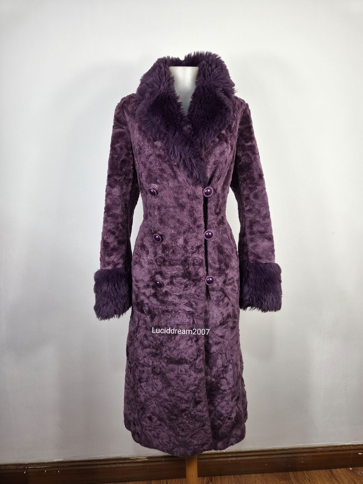 Manteau en fausse fourrure violet