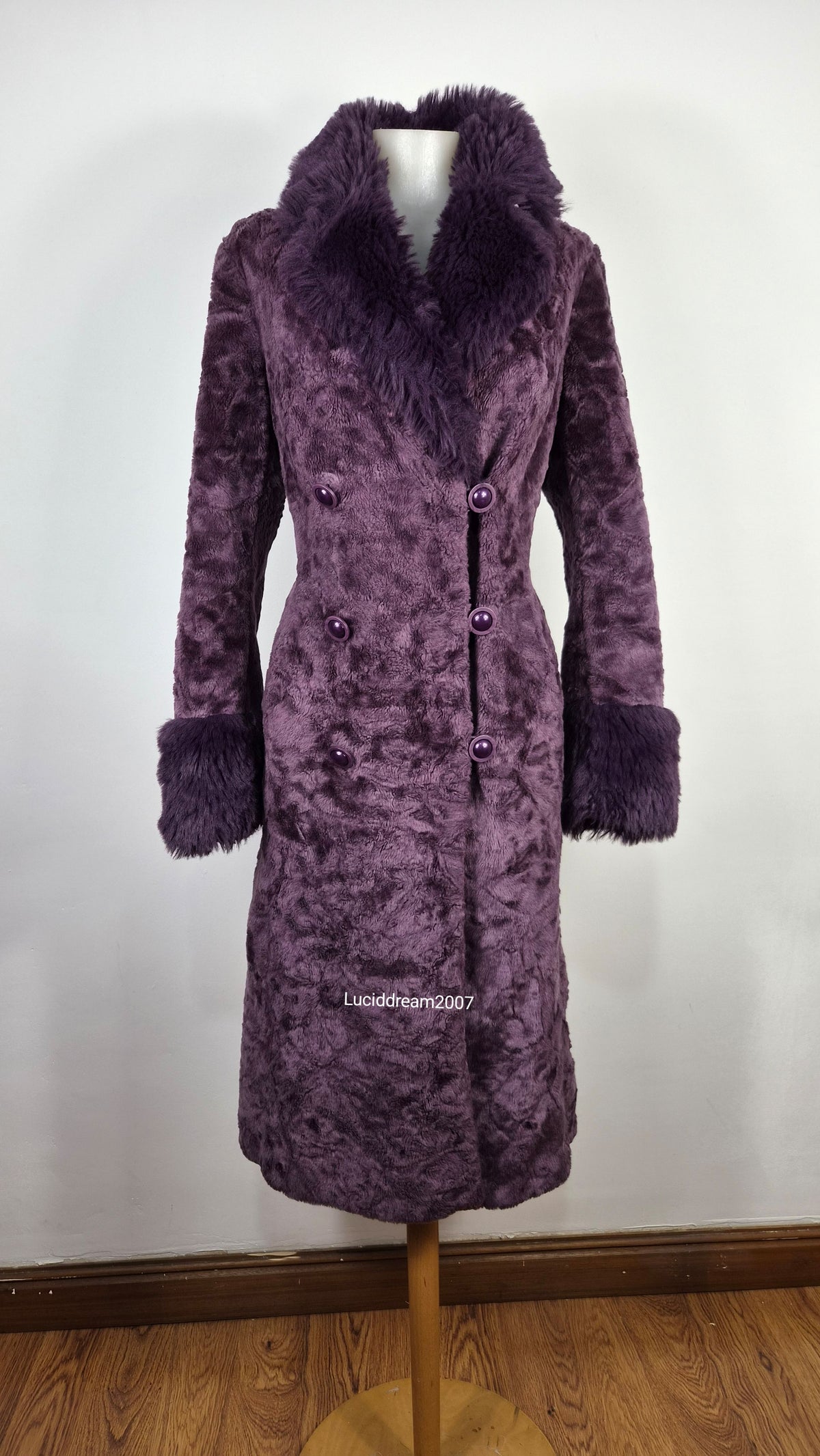 Manteau en fausse fourrure violet