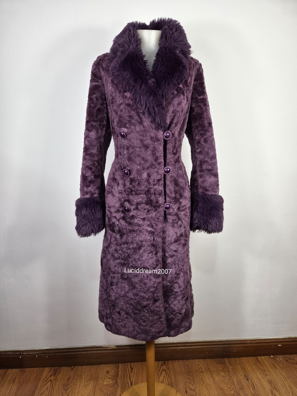 Manteau en fausse fourrure violet