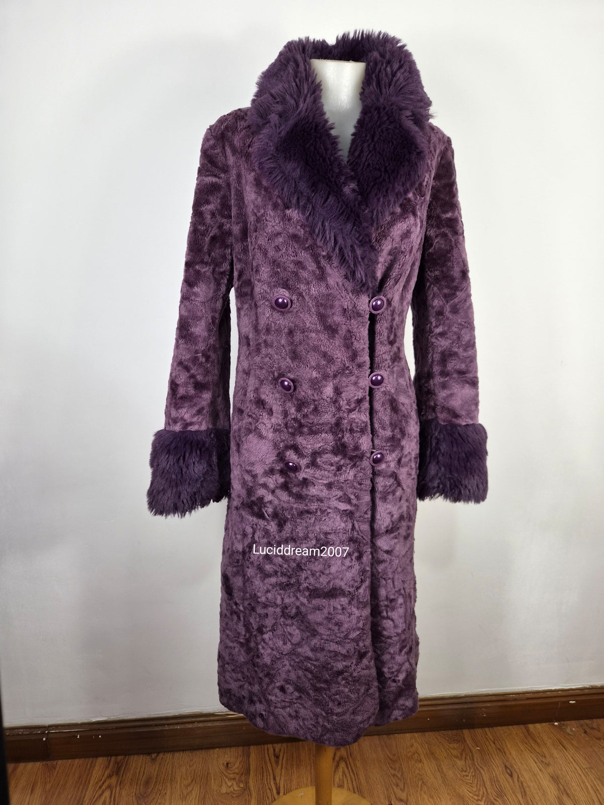 Manteau en fausse fourrure violet