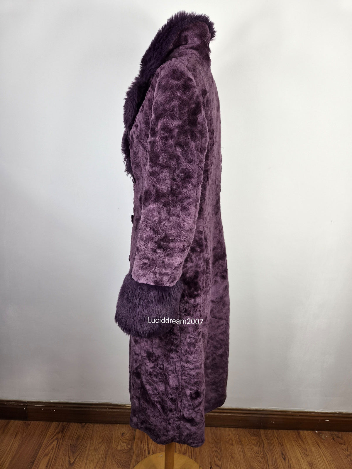 Manteau en fausse fourrure violet