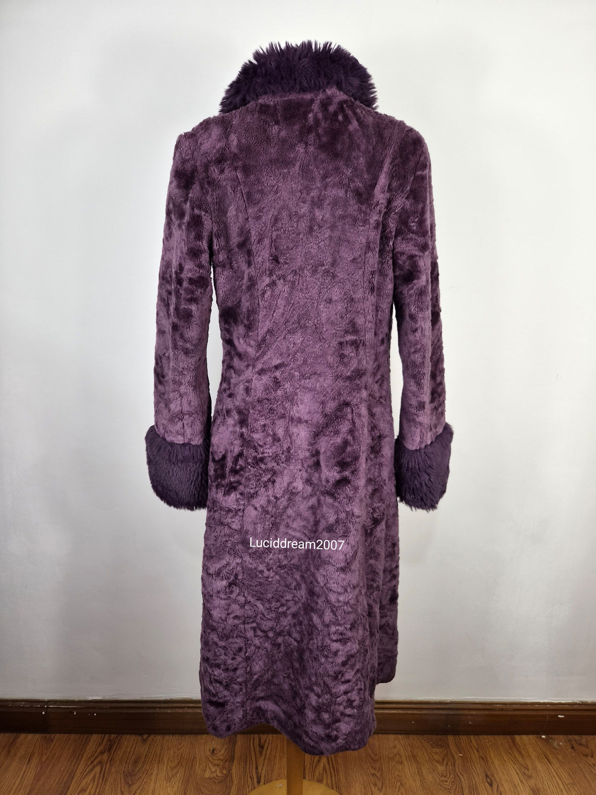 Manteau en fausse fourrure violet
