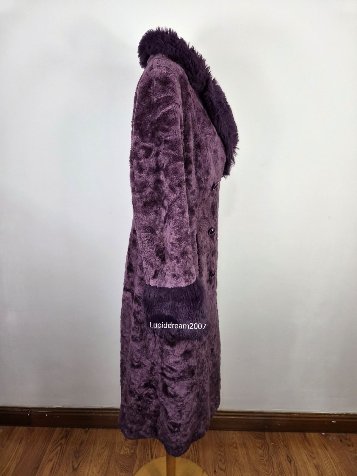 Manteau en fausse fourrure violet