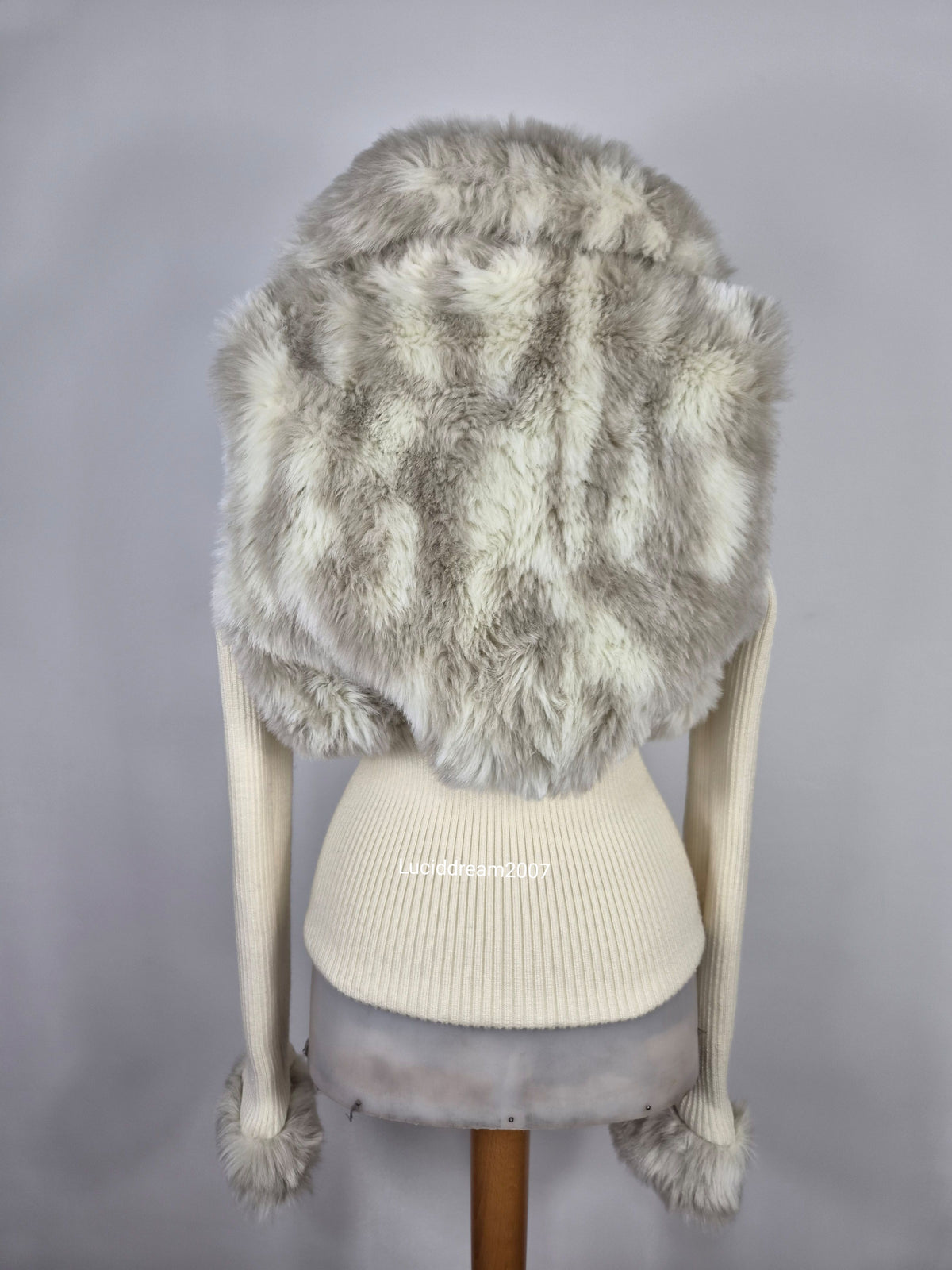 Short coat with faux fur