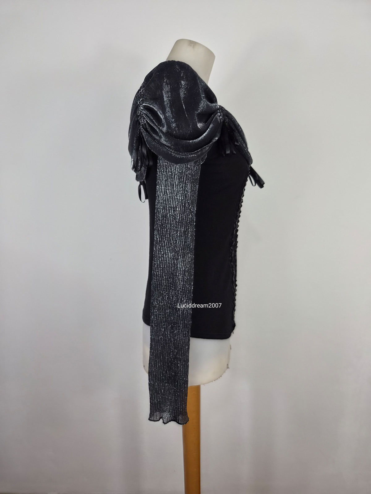 Haut bi matière noir et argent