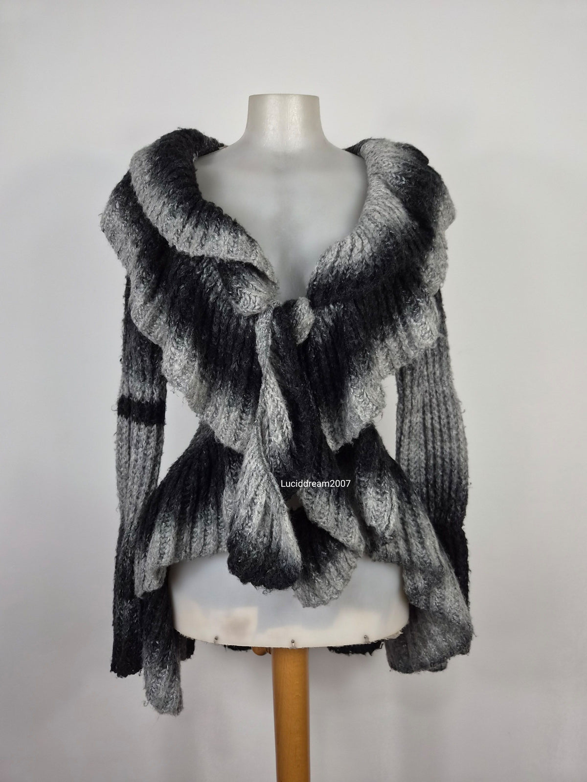 Cardigan laine et mohair à volants gris