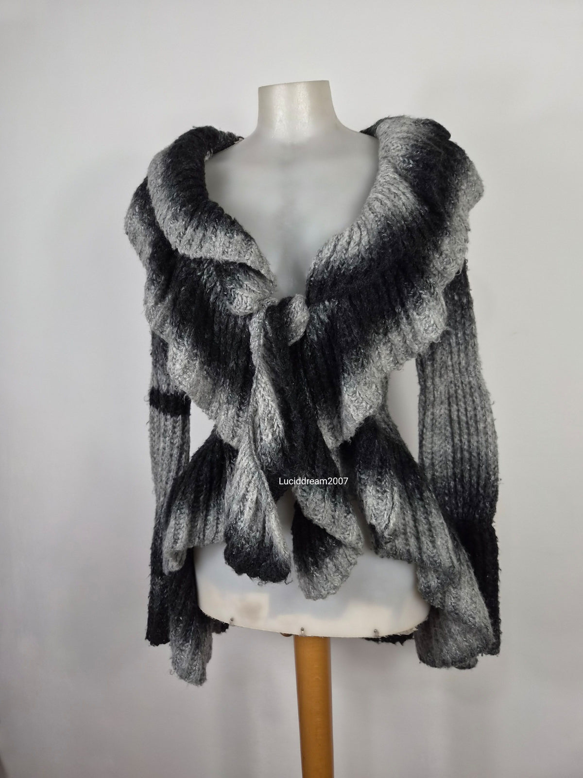Cardigan laine et mohair à volants gris