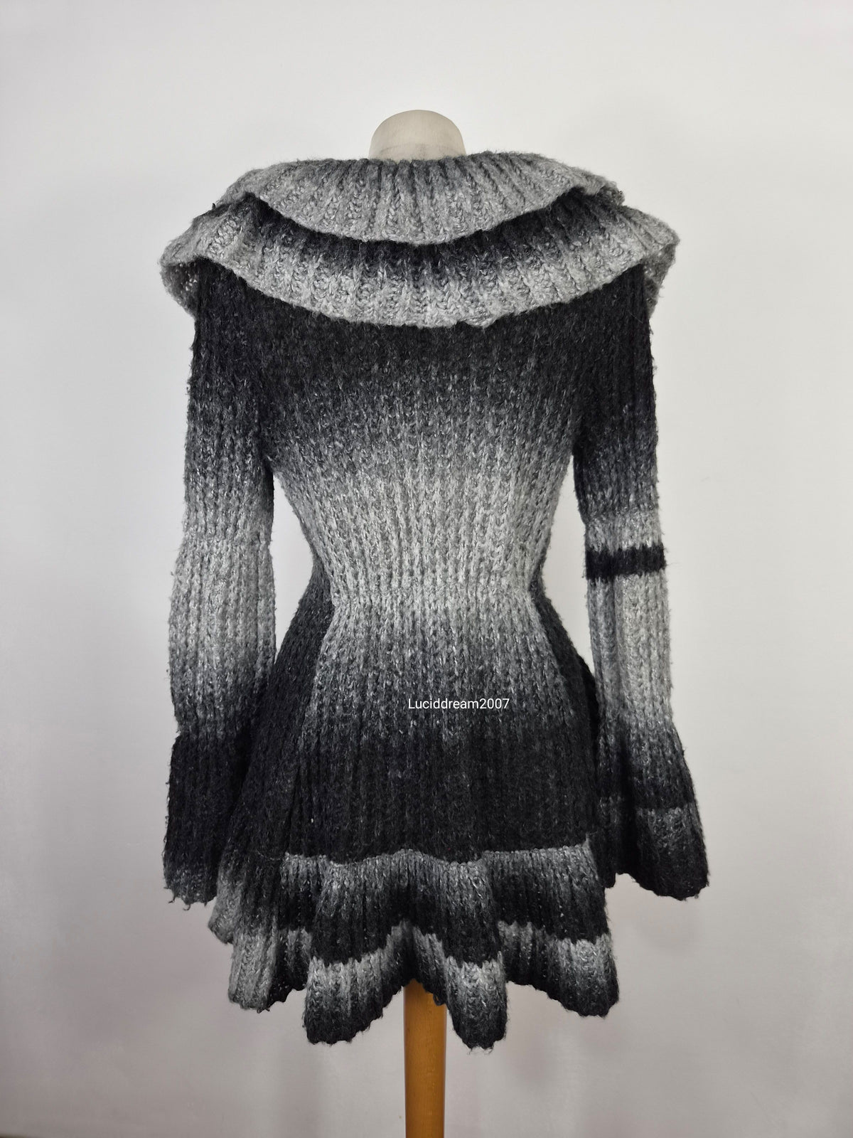 Cardigan laine et mohair à volants gris