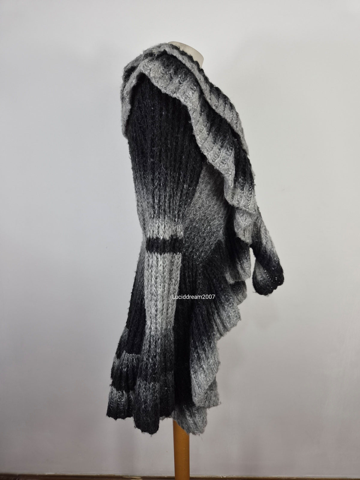 Cardigan laine et mohair à volants gris