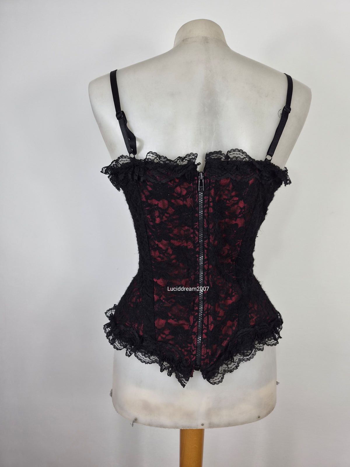 Haut esprit corset rouge et noir RAVEN