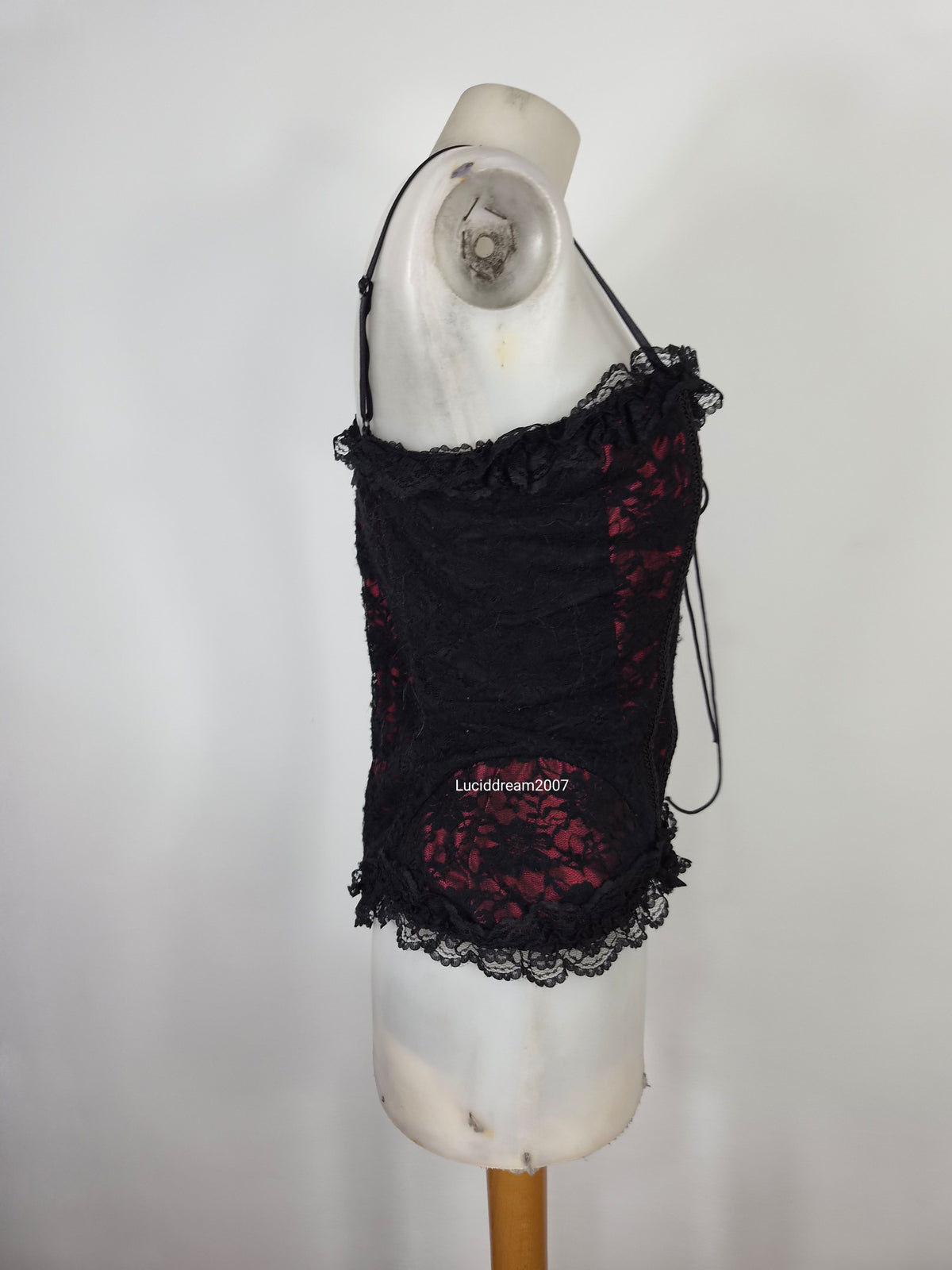 Haut esprit corset rouge et noir RAVEN