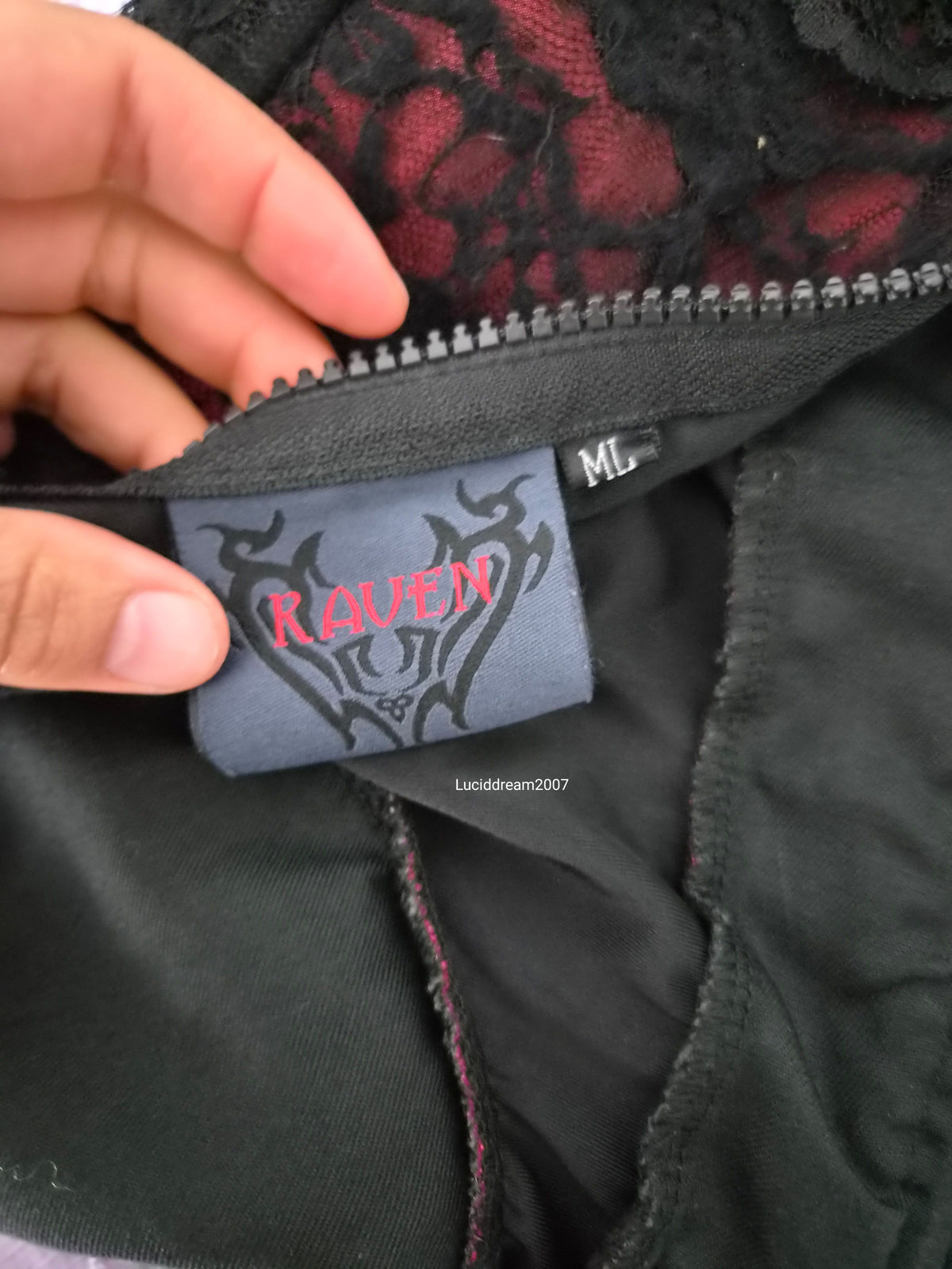 Haut esprit corset rouge et noir RAVEN