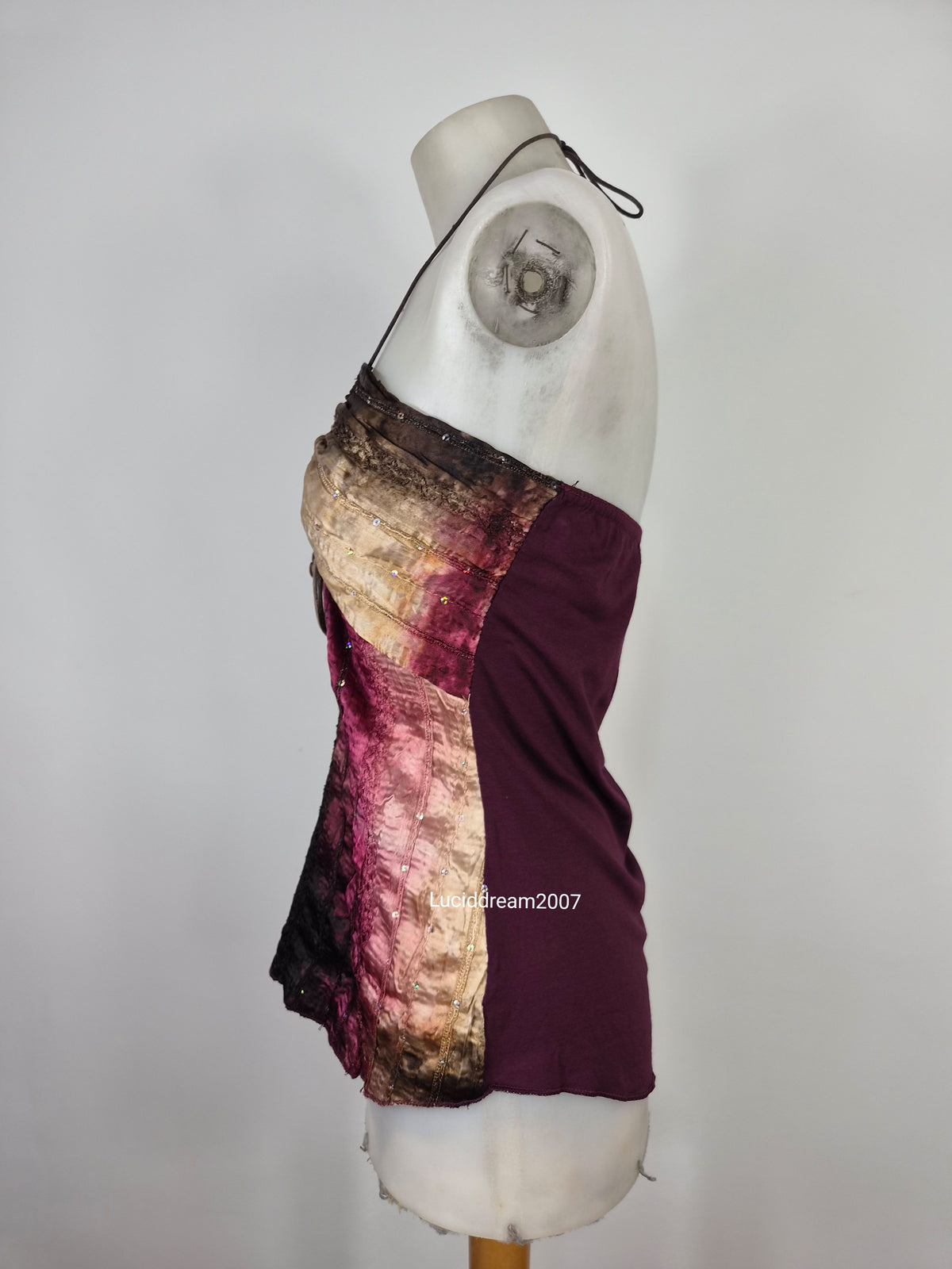 Haut dos nu tons beige et violet