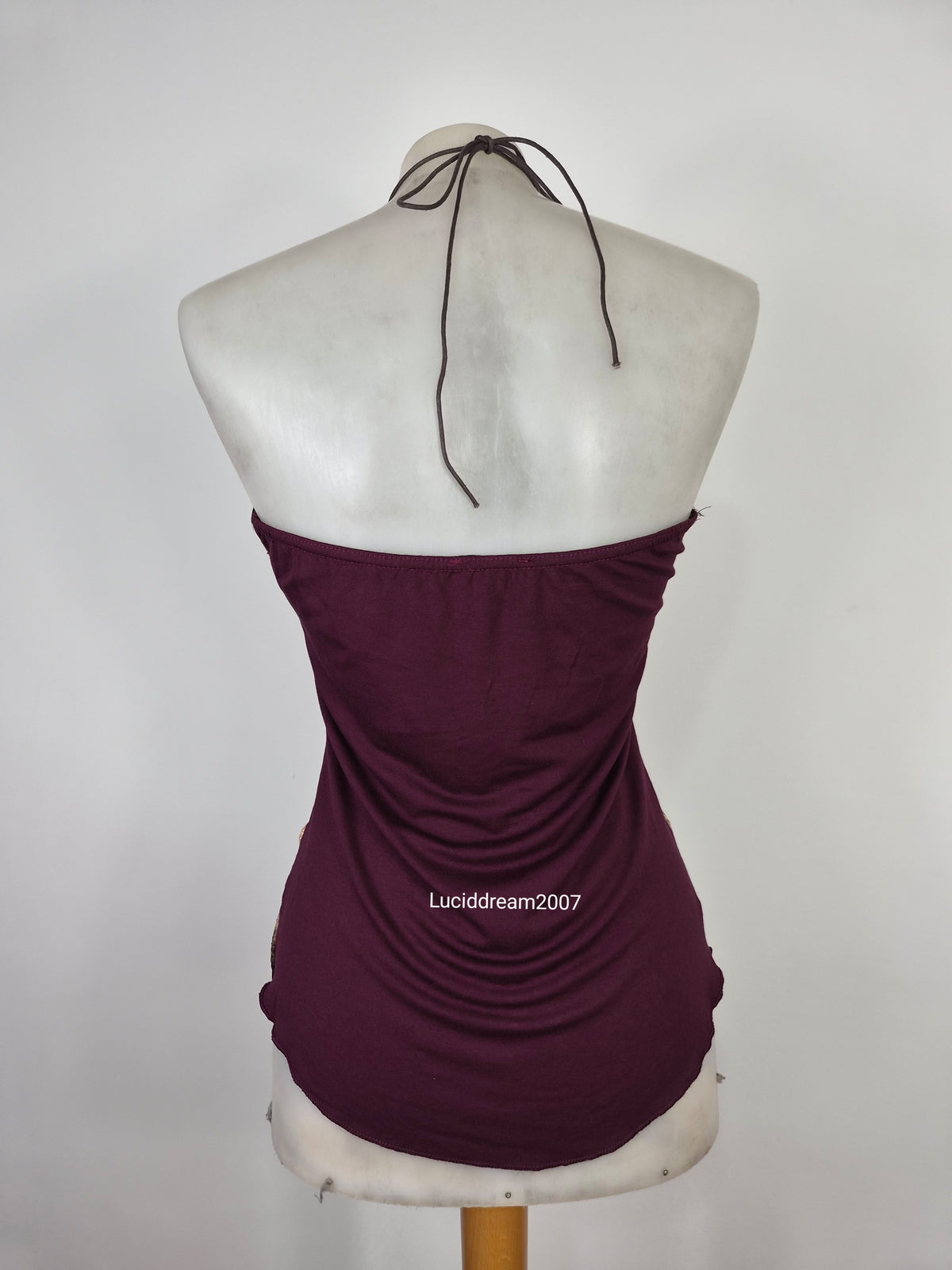Haut dos nu tons beige et violet