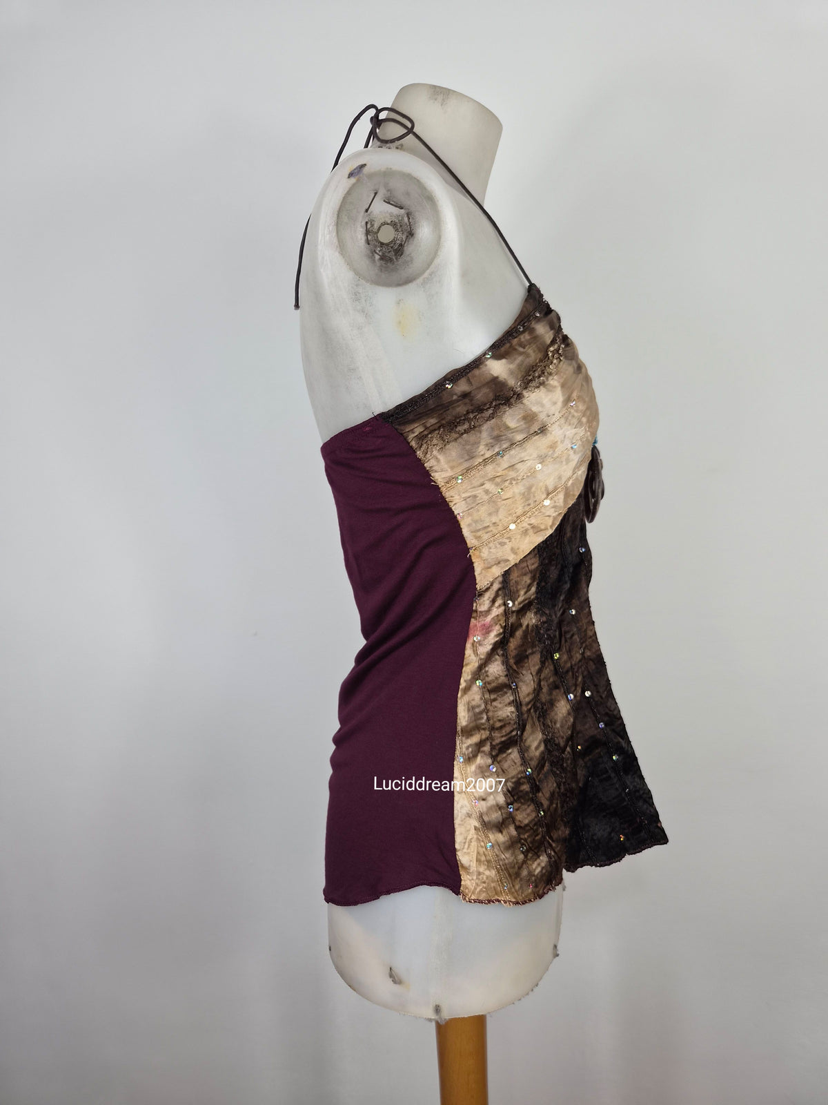 Haut dos nu tons beige et violet