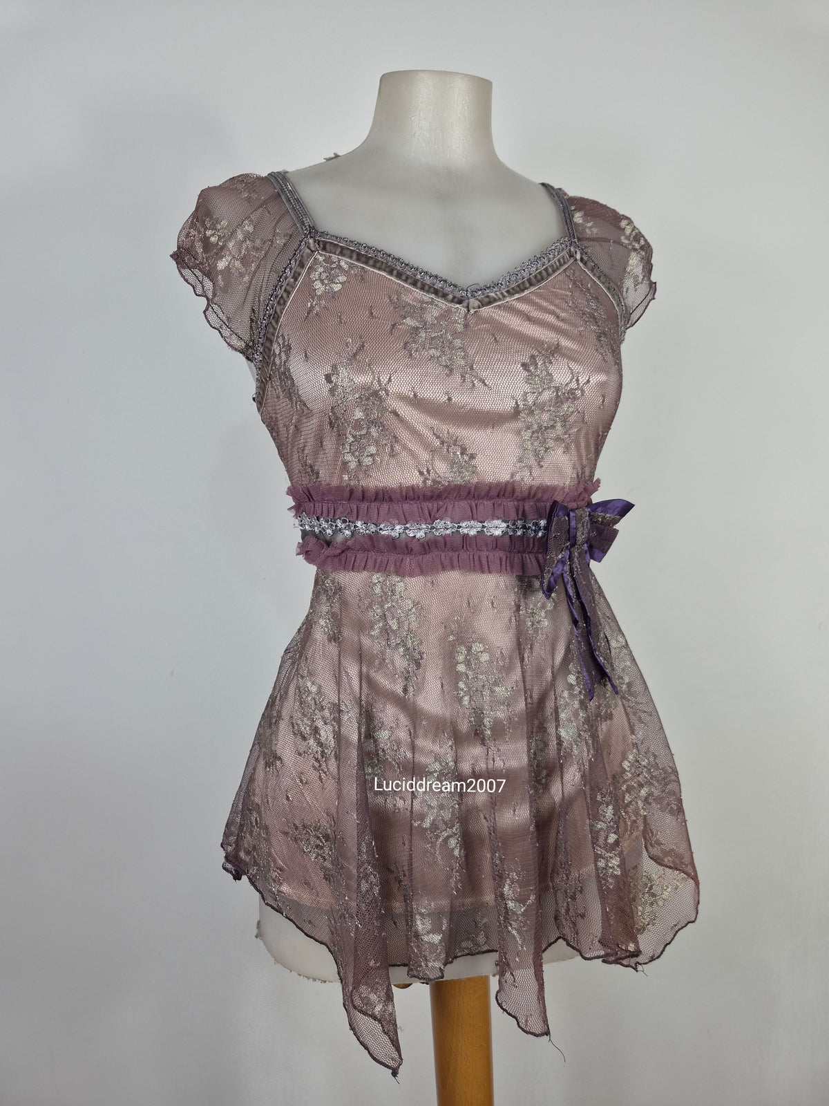 Haut en voile et dentelle tons violet