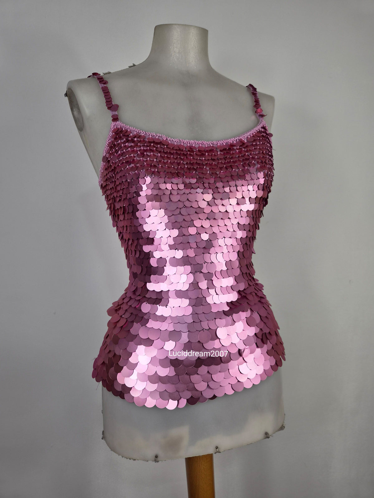Haut en voile et sequins rose