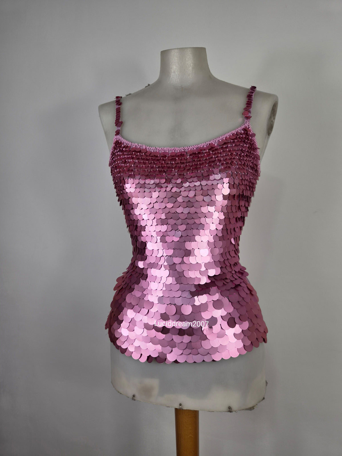 Haut en voile et sequins rose
