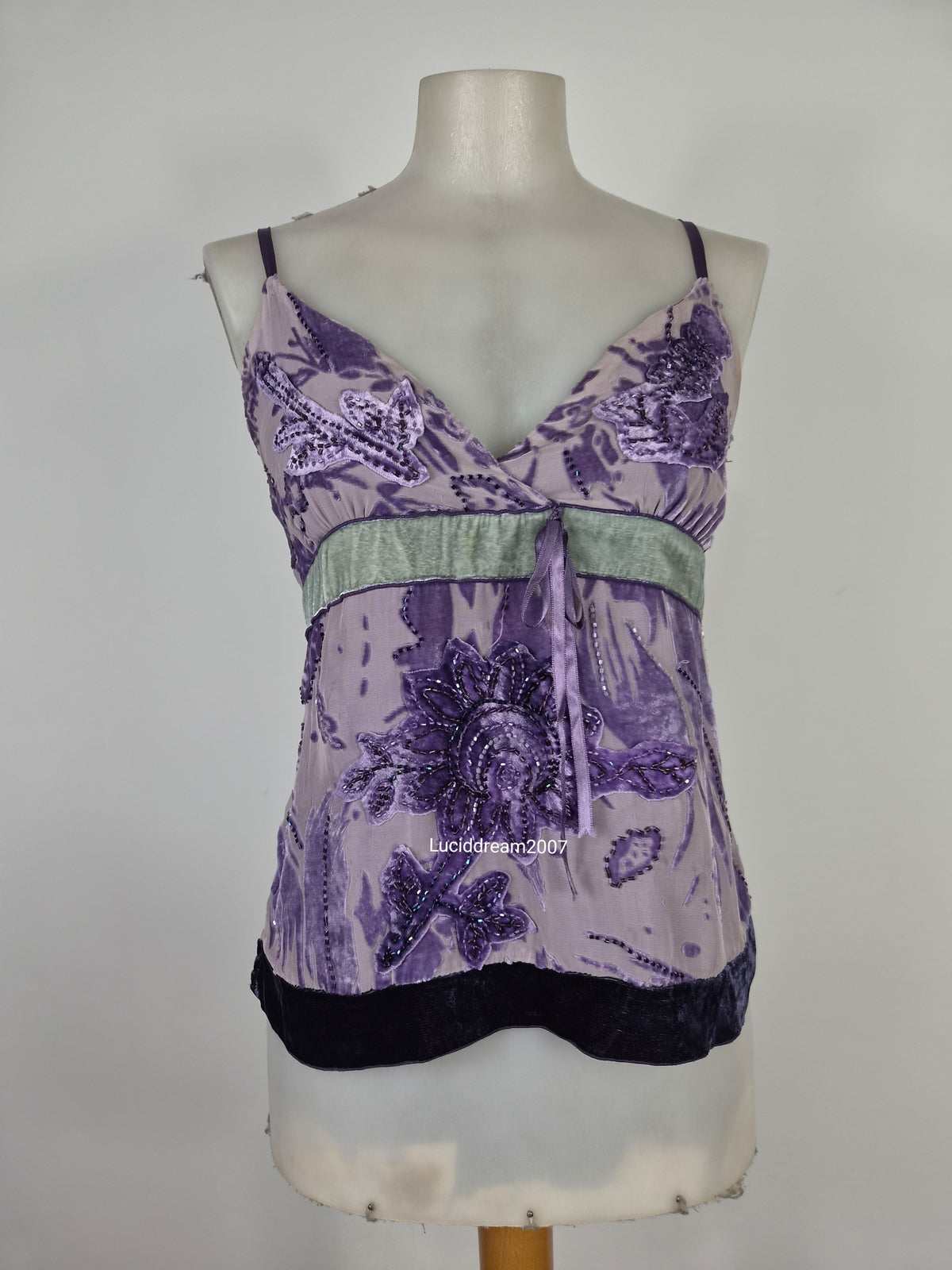 Haut violet soie brodée