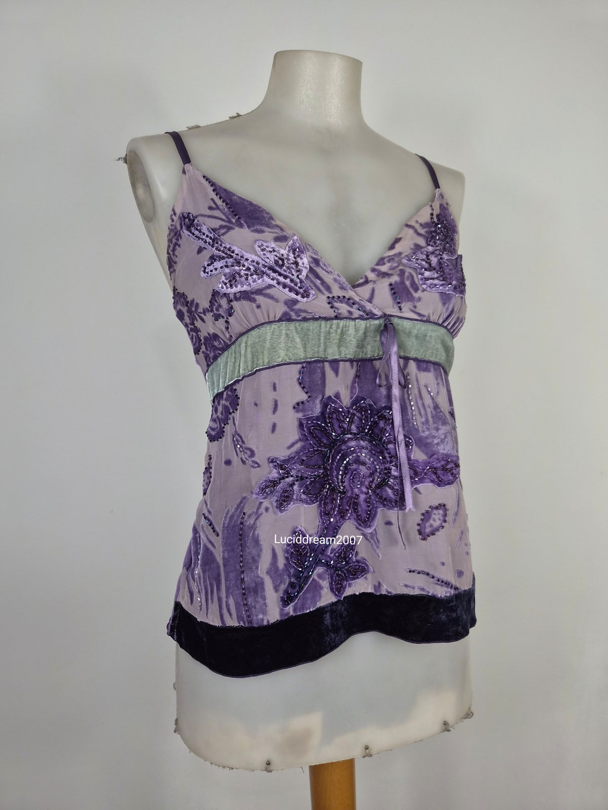 Haut violet soie brodée