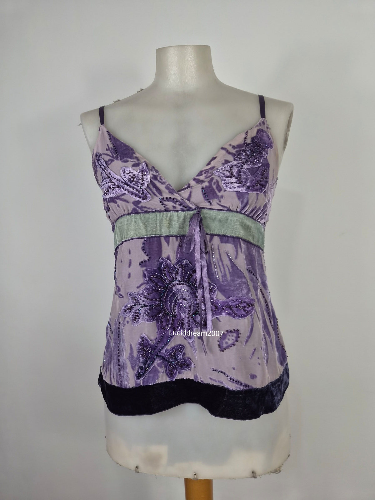 Haut violet soie brodée