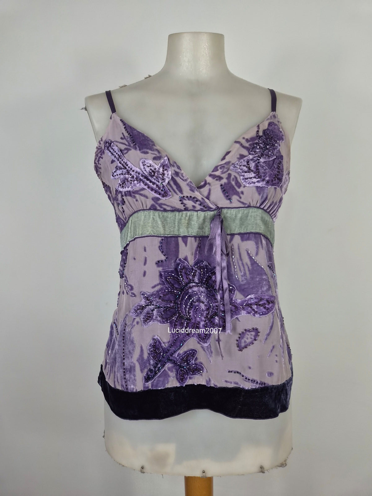 Haut violet soie brodée