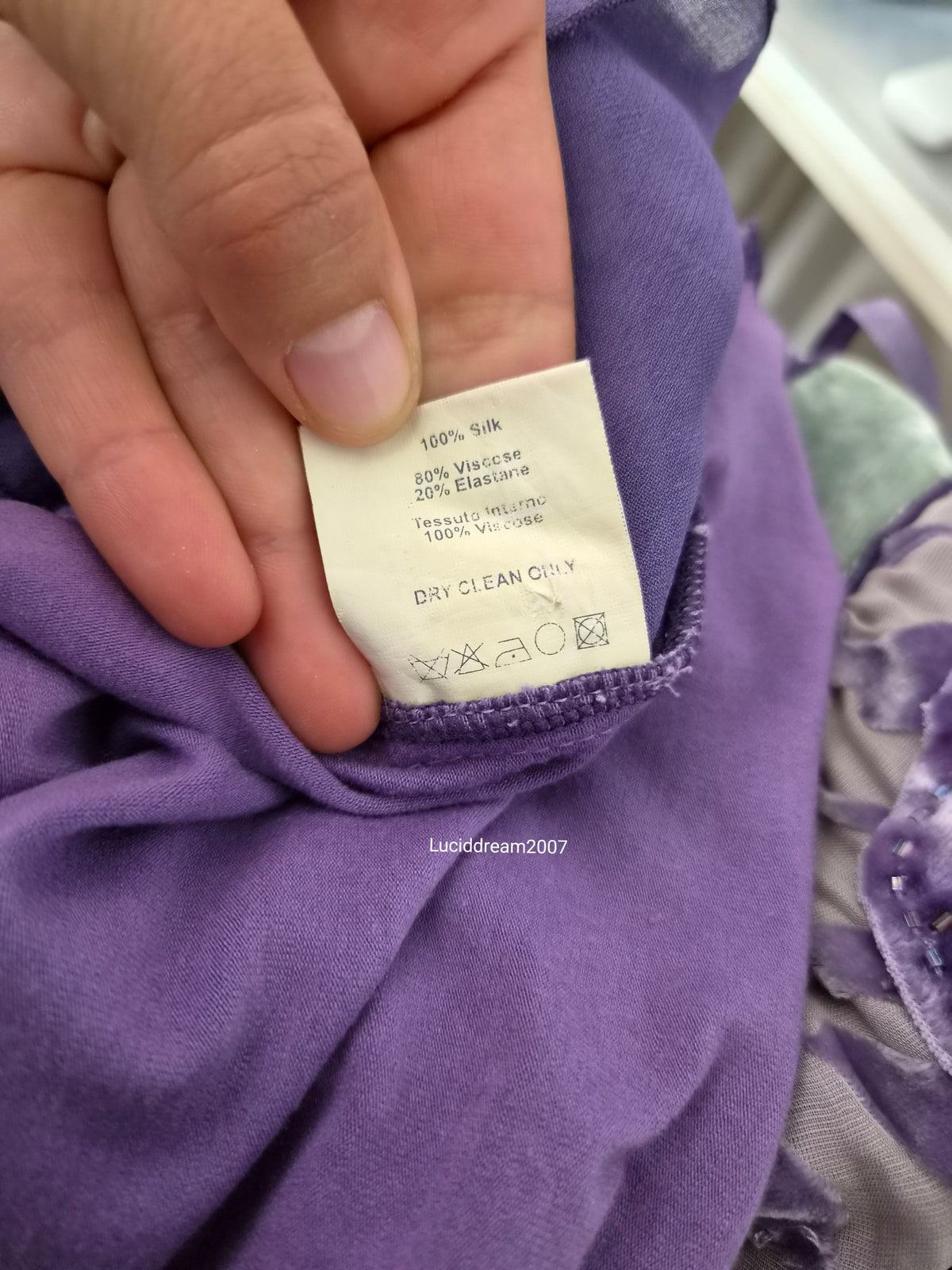 Haut violet soie brodée