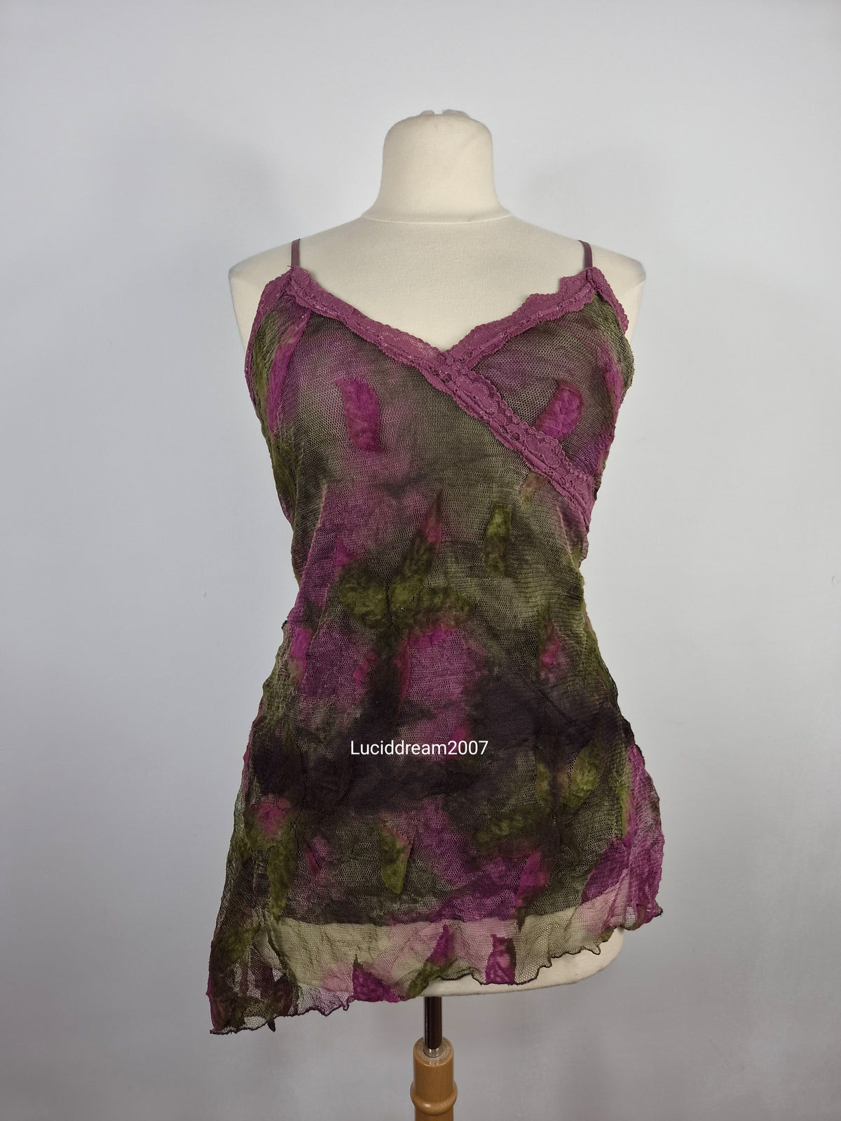 Haut en dentelle florale tons verts et rose
