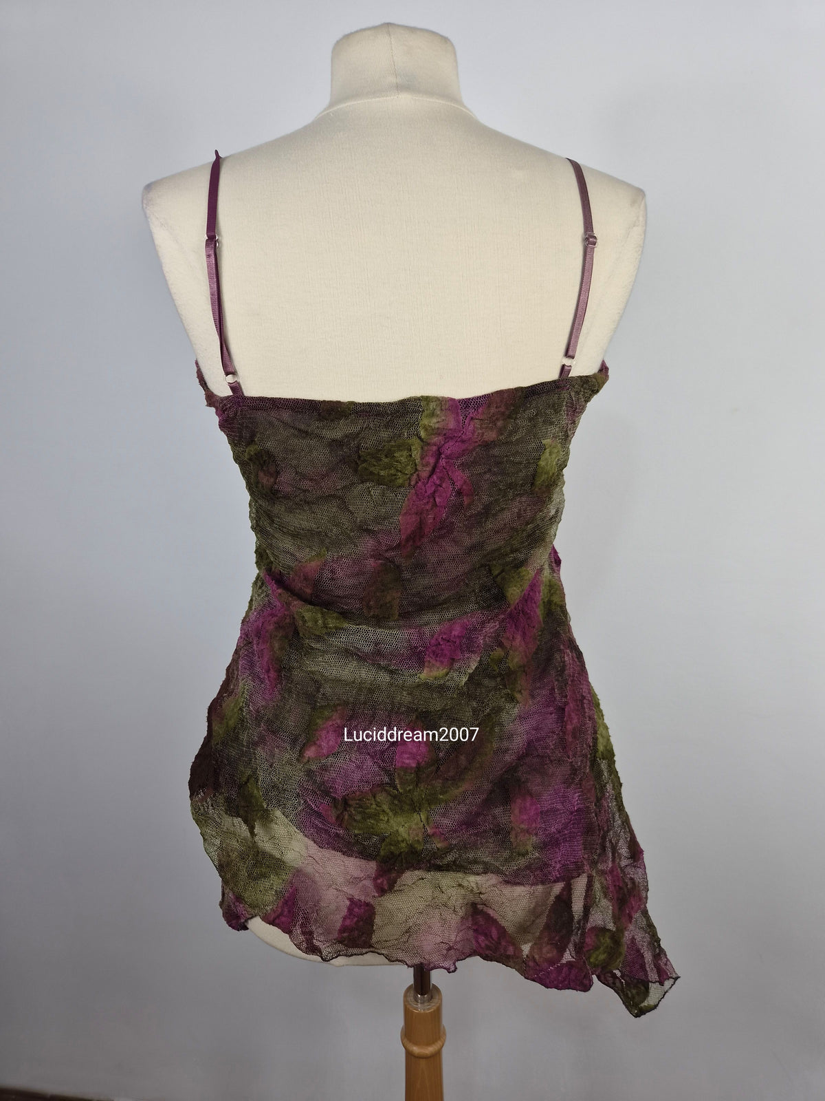 Haut en dentelle florale tons verts et rose