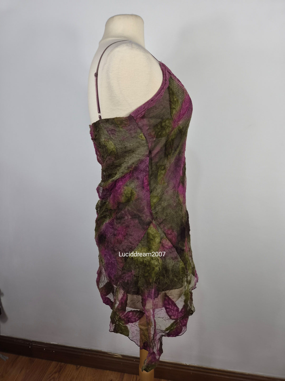 Haut en dentelle florale tons verts et rose