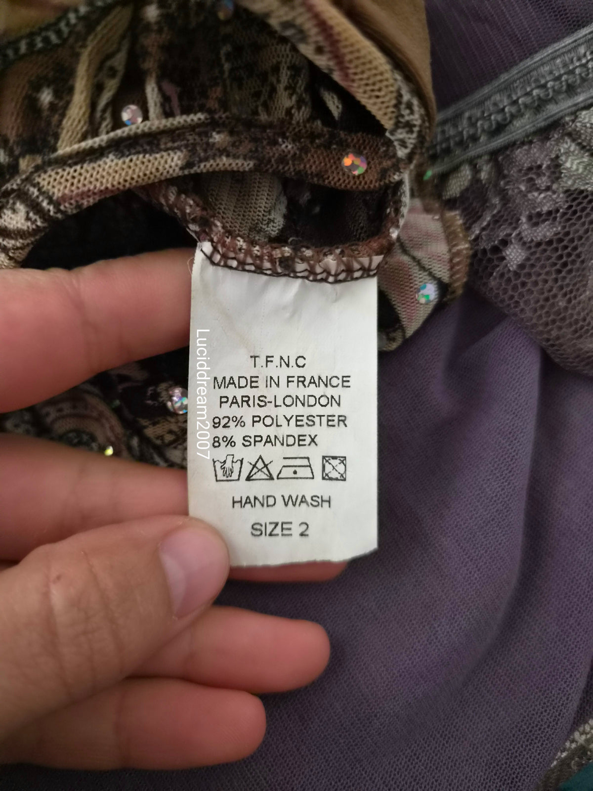 Haut en voile asymétrique broche fleurs