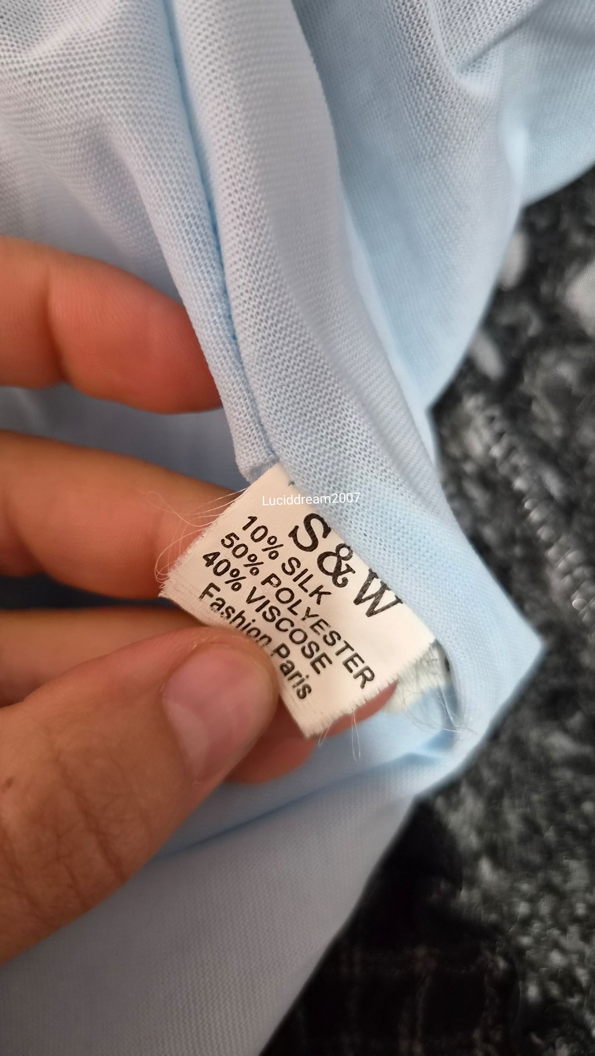 Robe en voile bleu détails longs volants