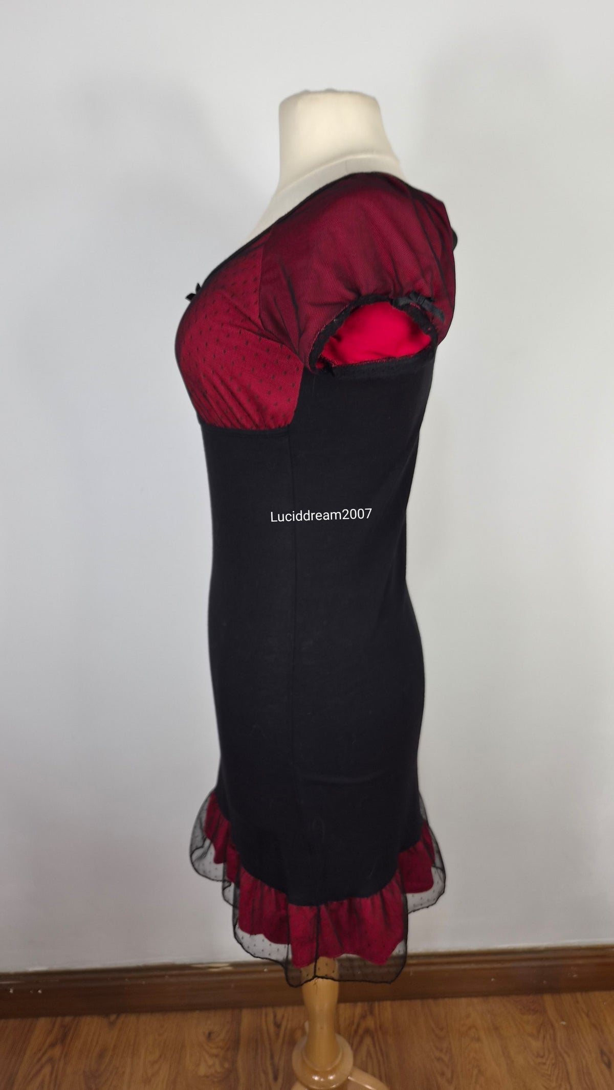 Robe noire et rouge Queen of Darkness