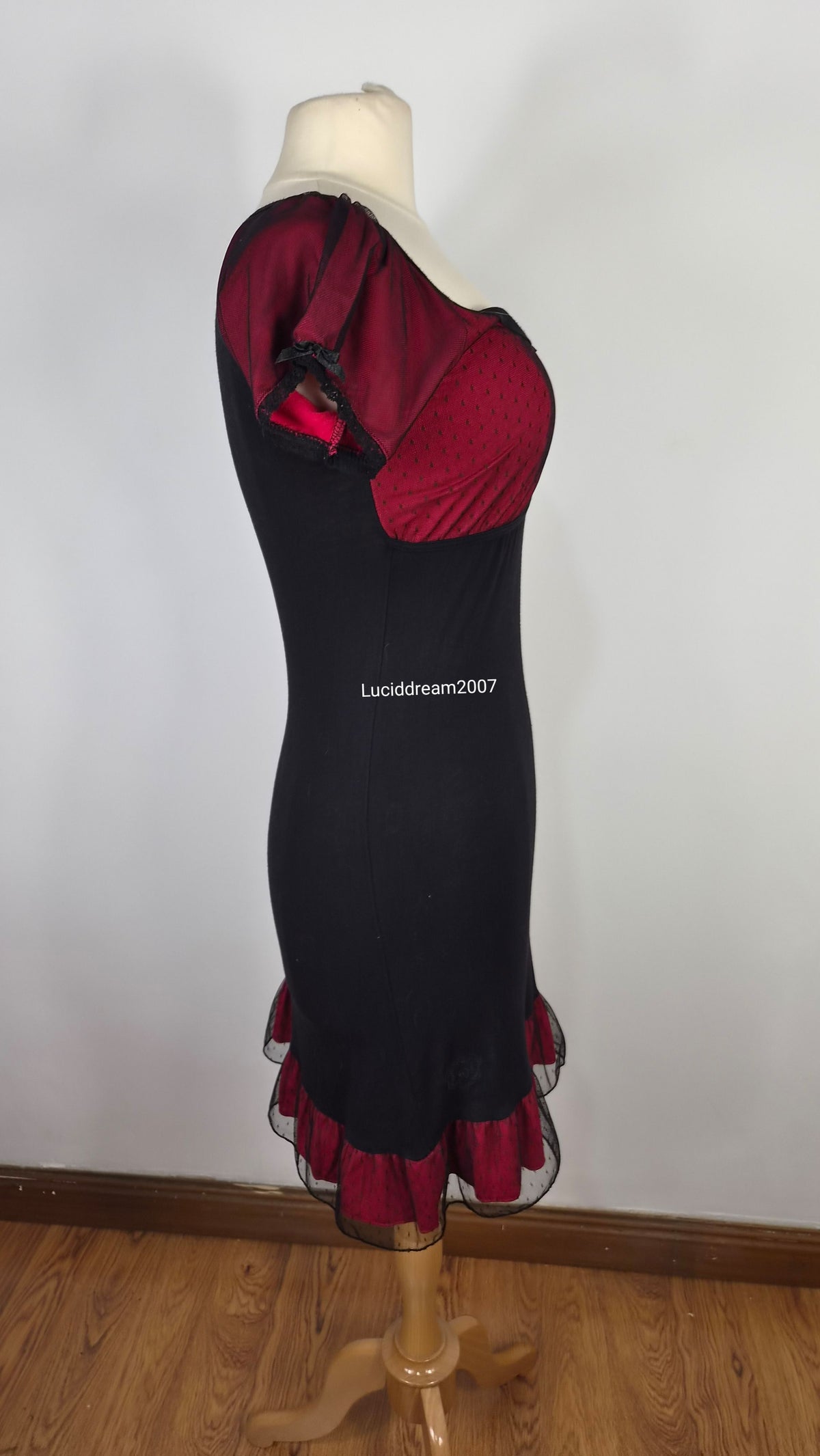 Robe noire et rouge Queen of Darkness