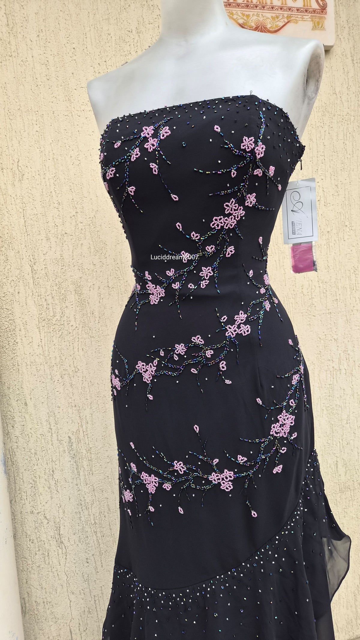 Robe bustier noire brodée de perles