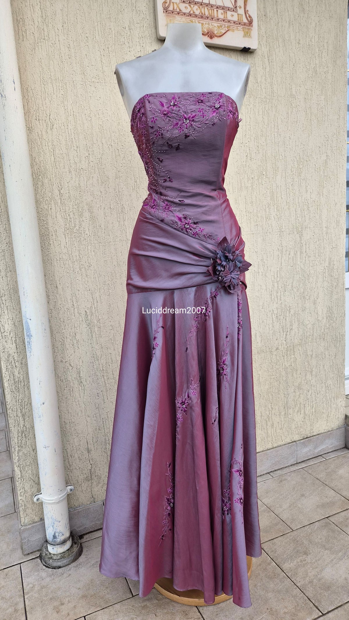 Robe bustier irisée brodée tons violet