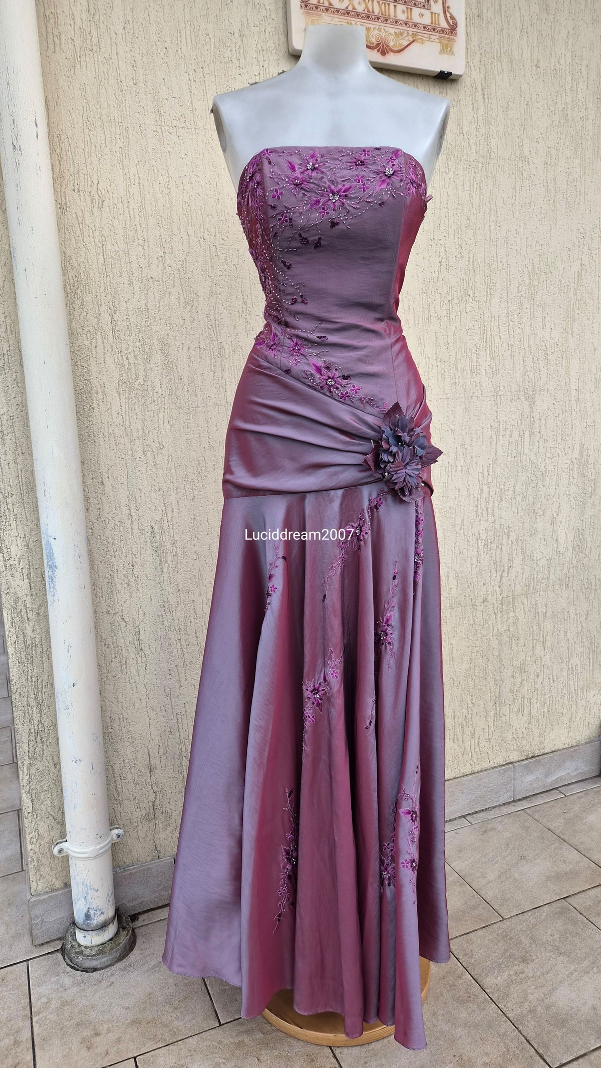Robe bustier irisée brodée tons violet