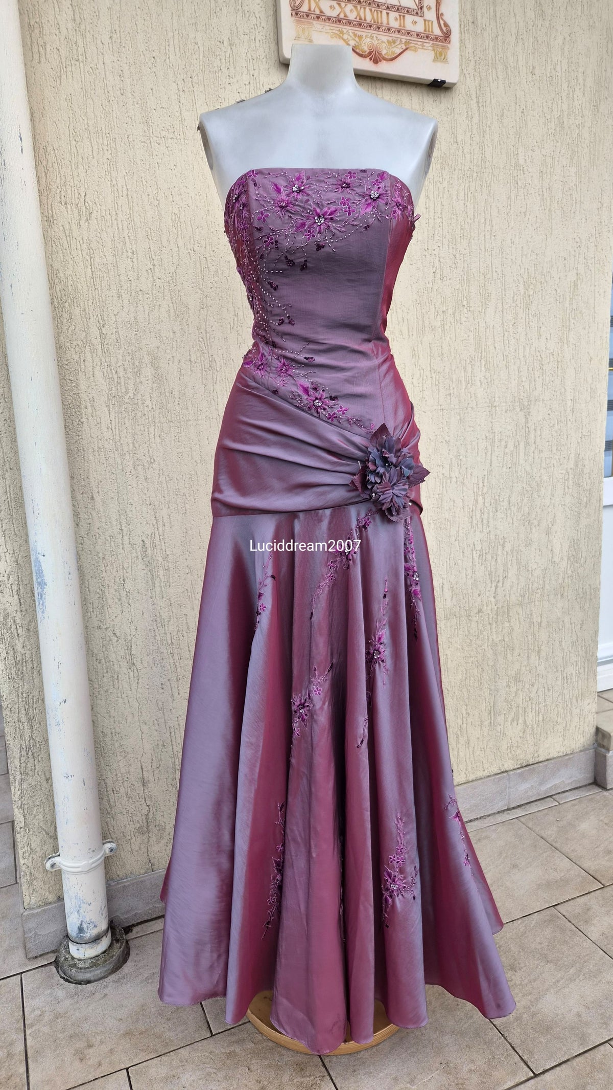 Robe bustier irisée brodée tons violet