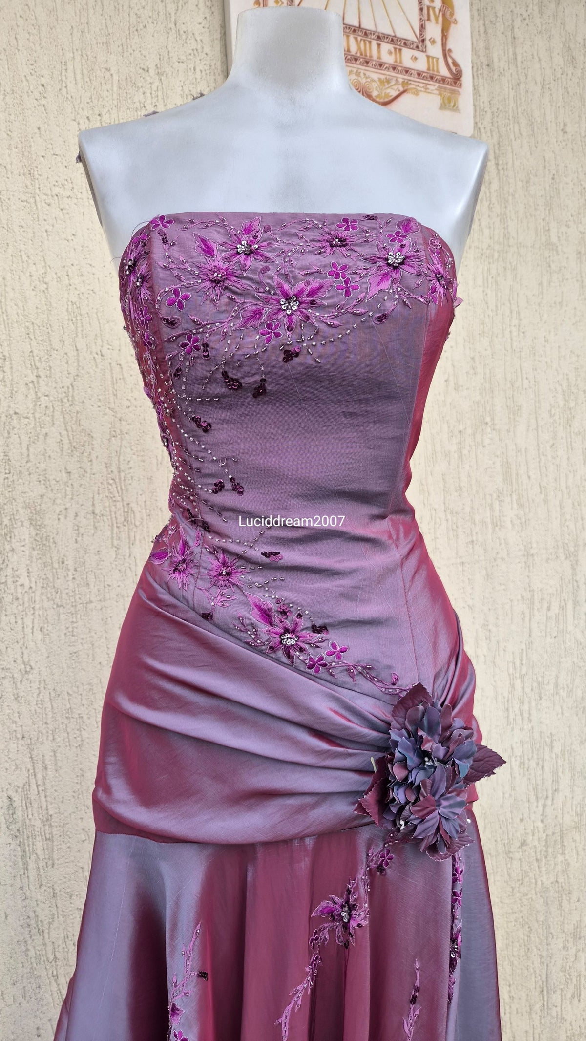 Robe bustier irisée brodée tons violet