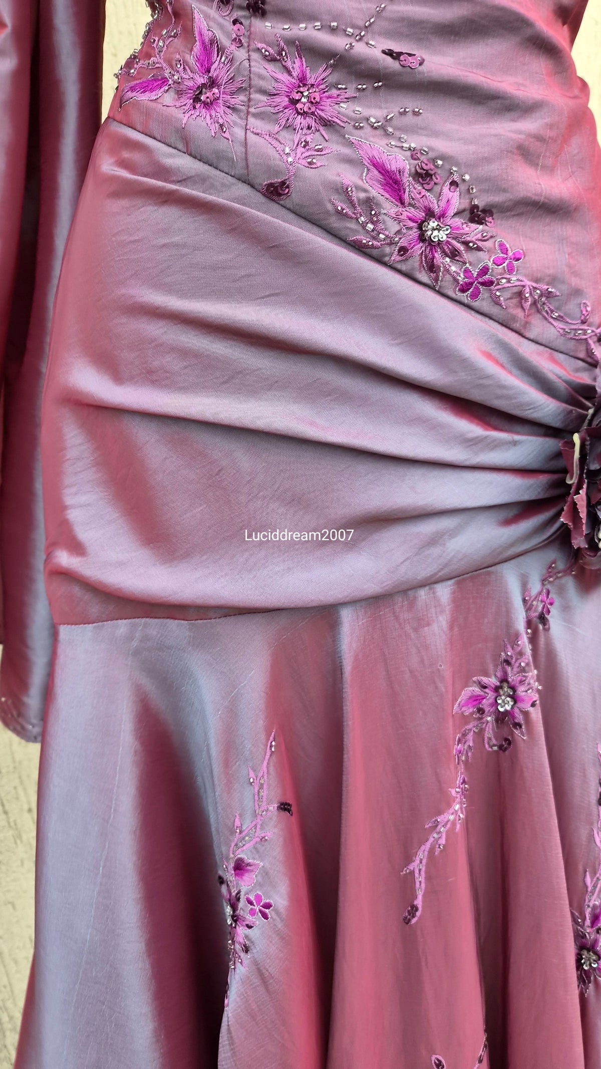 Robe bustier irisée brodée tons violet