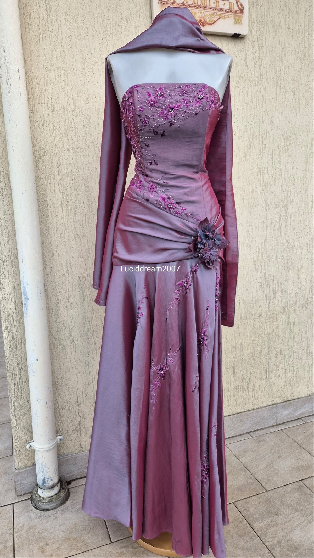 Robe bustier irisée brodée tons violet