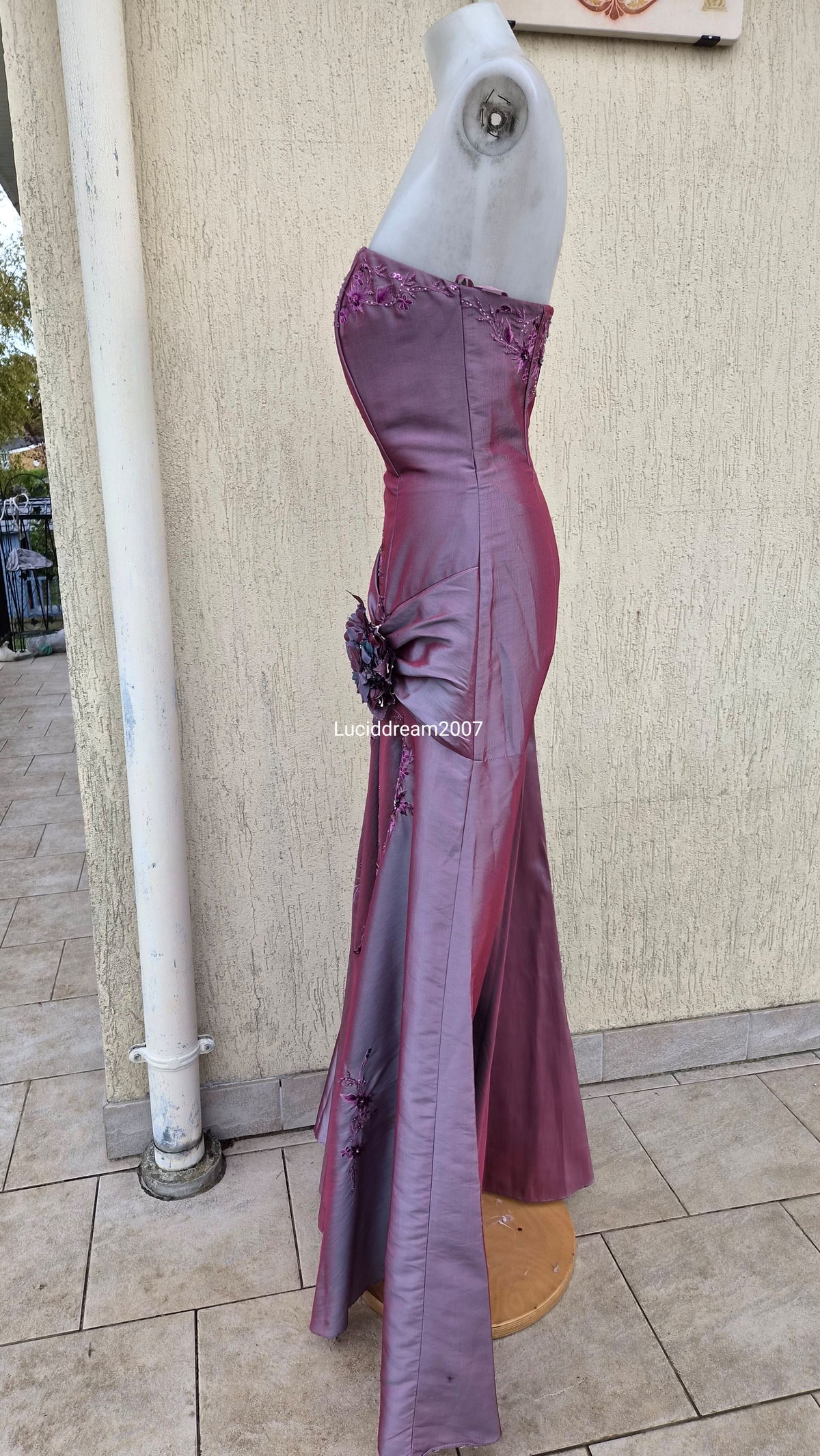 Robe bustier irisée brodée tons violet
