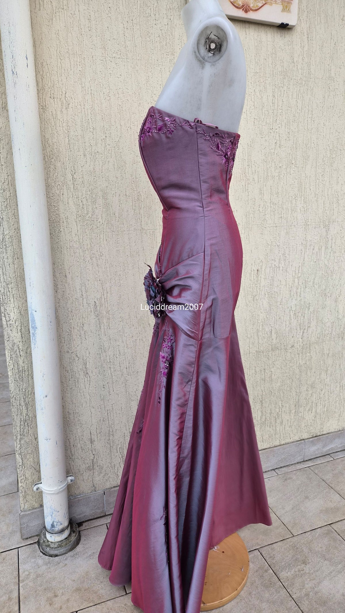 Robe bustier irisée brodée tons violet