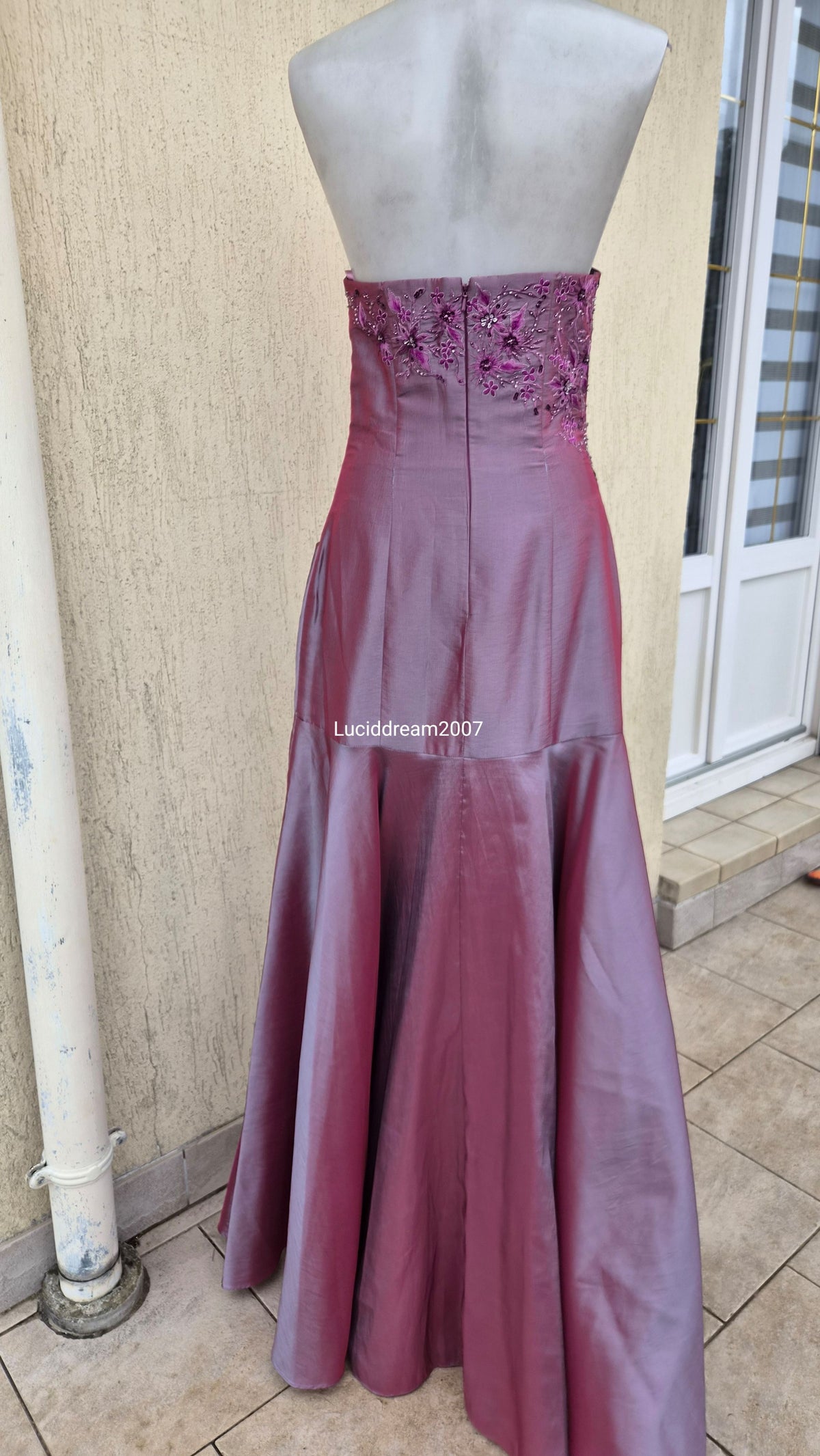 Robe bustier irisée brodée tons violet