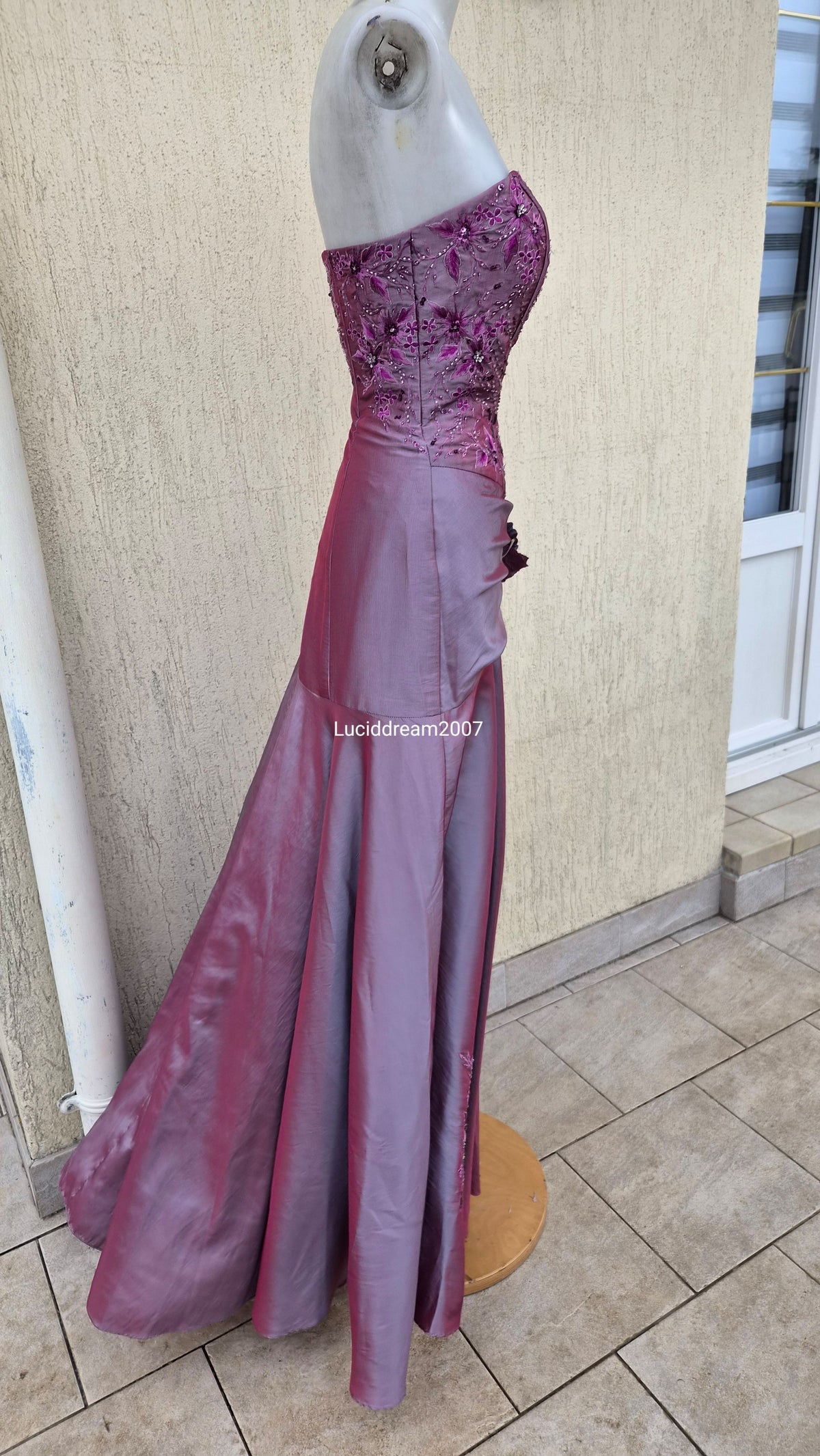 Robe bustier irisée brodée tons violet