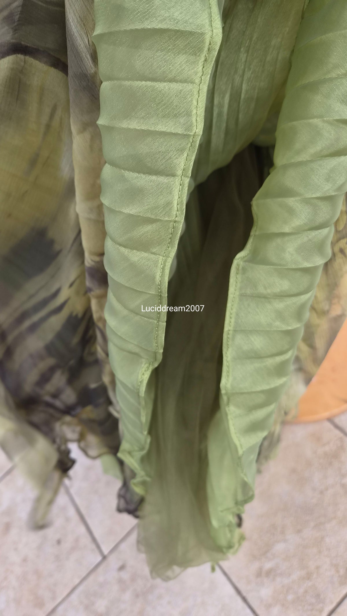 Robe de soirée verte détails brodés