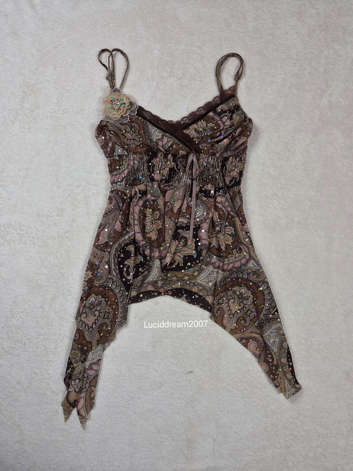 Haut en voile asymétrique broche fleurs