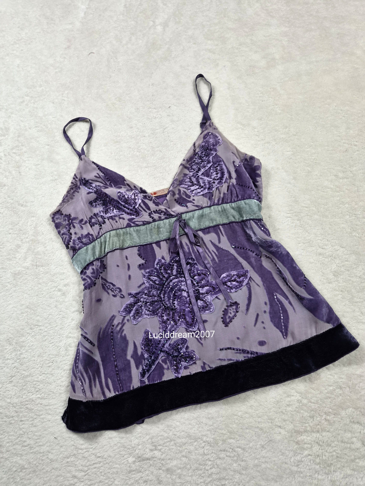 Haut violet soie brodée