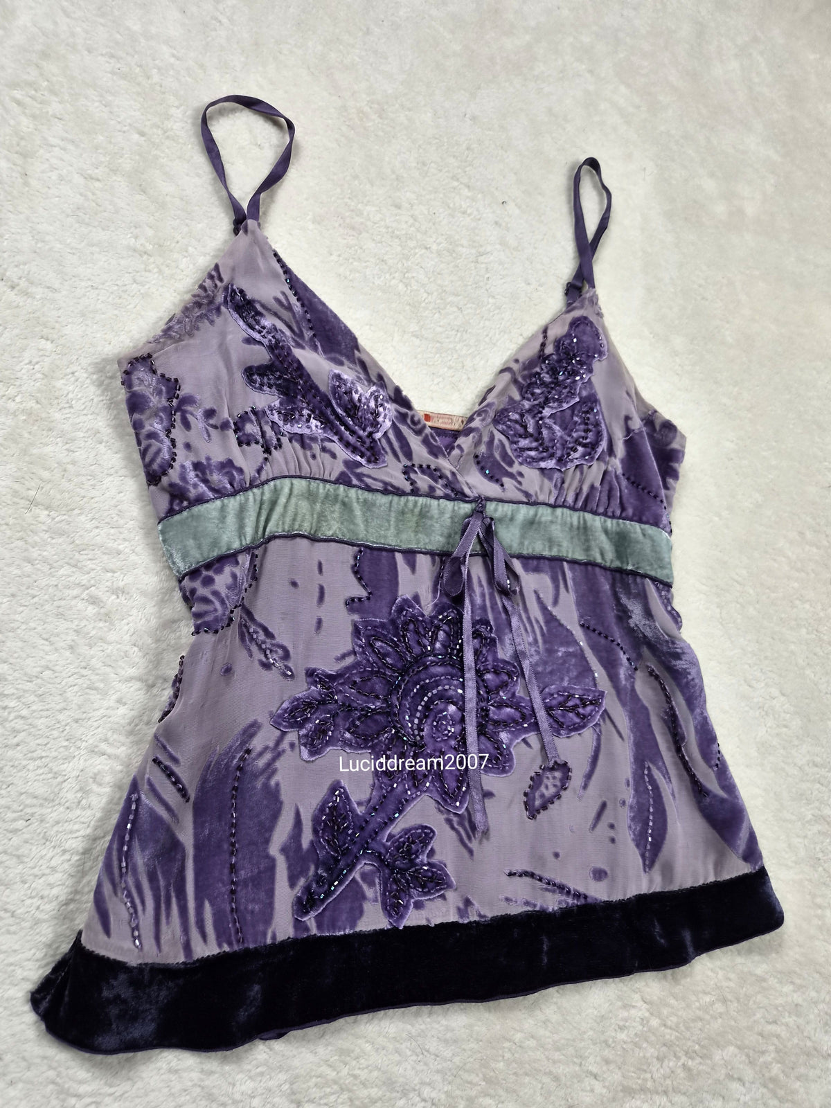 Haut violet soie brodée